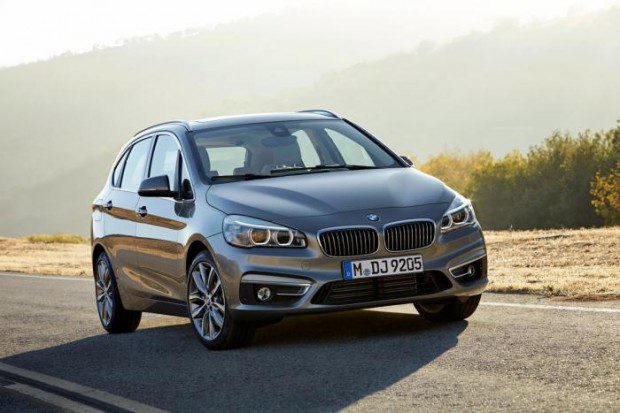 bmw_2_series_active_tourer_front_trakcing