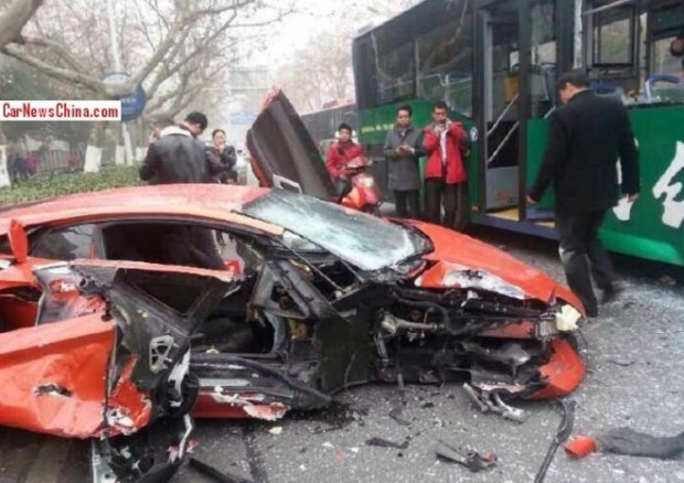 crash-lamborghini-china-01-660x467