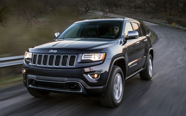 2014-Jeep-Grand-Cherokee-Diesel-front-three-quarters-in-motion-view