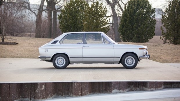 bmw-2000-tii-touring-1-640x360