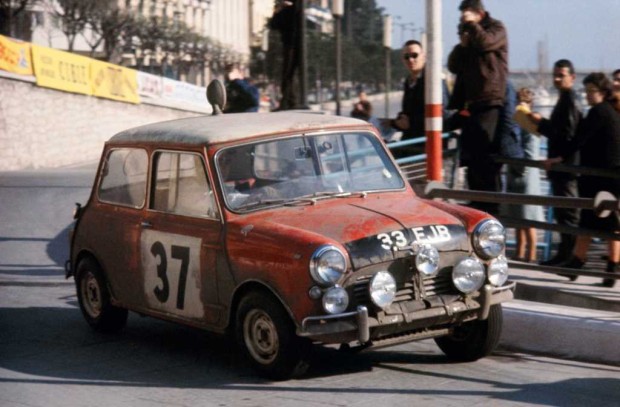 Paddy-HopkirkHenry-Liddon-in-the-Mini-Cooper-16