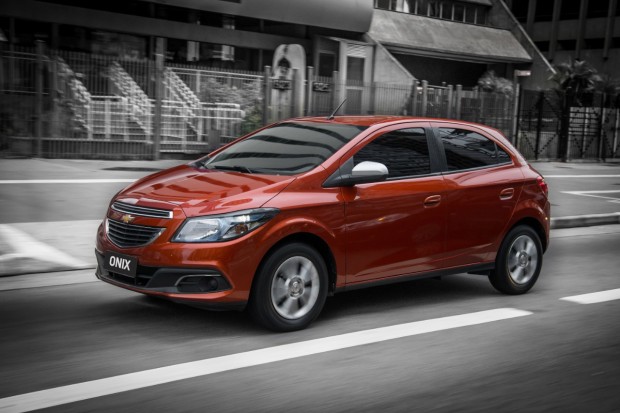 Chevrolet-Onix-2014