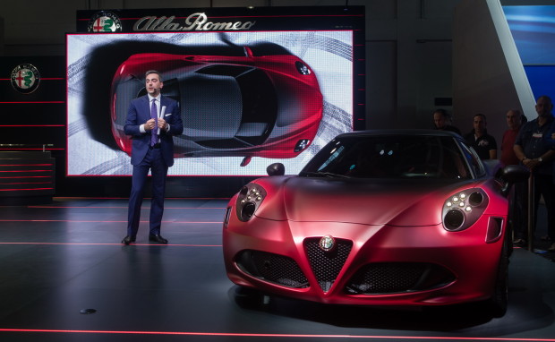 Alfa-Romeo-4C-Dubai-Show-2015-1