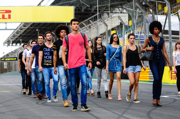 Na tarde desta quarta-feira em Interlagos, foi realizado o ensaio geral com as grid girls do GP Brasil, a novidade do ano fica por conta da presença dos grid boys - Duda Bairros/GP Brasil