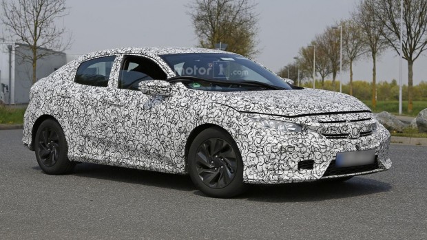 2017-honda-civic-hatchback-spy-photo-2