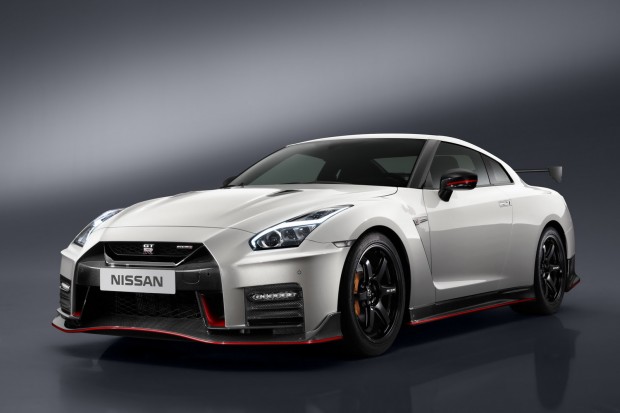 nissan-gtr-nismo-2017-launched-2