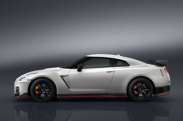 nissan-gtr-nismo-2017-launched-4