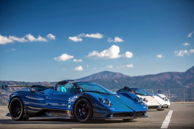 Blue hypercar roadster Pagani Zonda Kiryu races at Fuji Speedway in Japan (1)