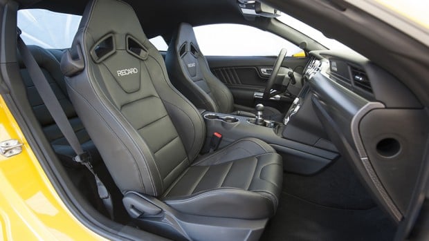 2015-Ford-Mustang-GT-front-interior-seats