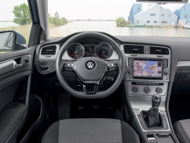 volkswagen_golf_tdi_bluemotion_3-door_13