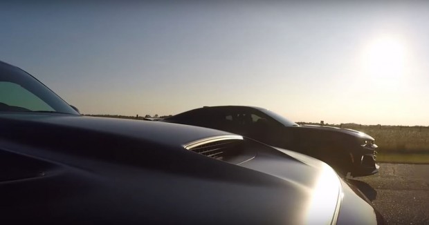 2017-chevrolet-camaro-zl1-drag-races-dodge-challenger-hellcat-regrets-it_3