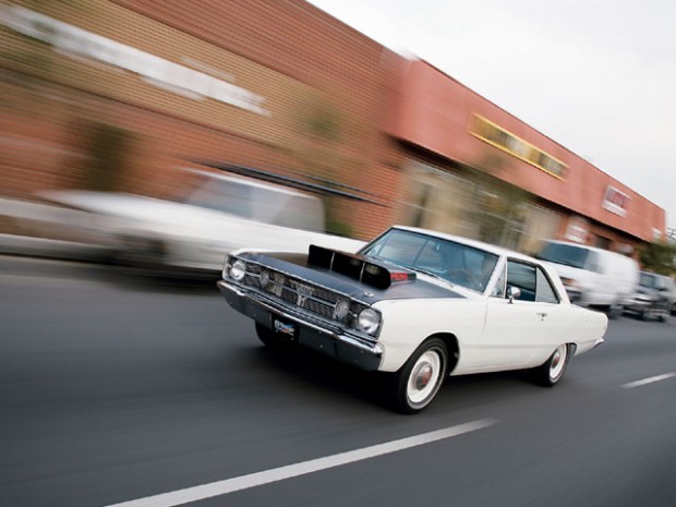 116_0709_02_z-1968_hemi_dart-front_side_view