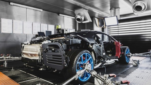 2017-bugatti-chiron-production-at-molsheim-factory (9)