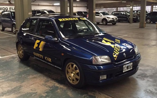 RENAULT-CLIO-WILLIAMS-SAFETY-CAR-1