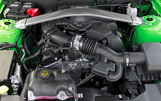 2013-Ford-Mustang-V-6-engine-bay