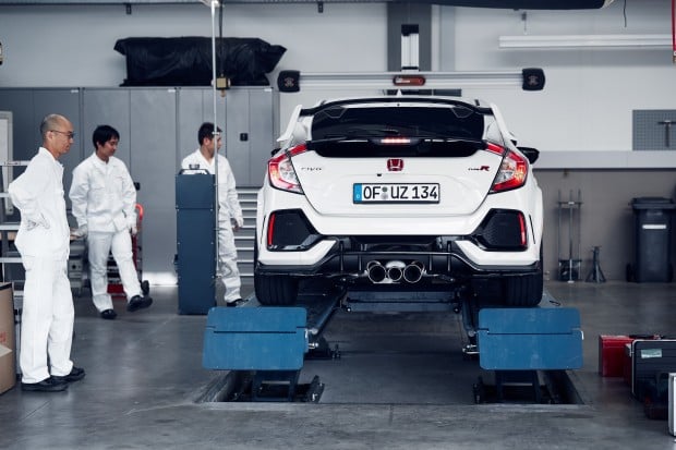 2017 HONDA CIVIC TYPE R SETS NEW FRONT-WHEEL DRIVE LAP RECORD AT NURBURGRING