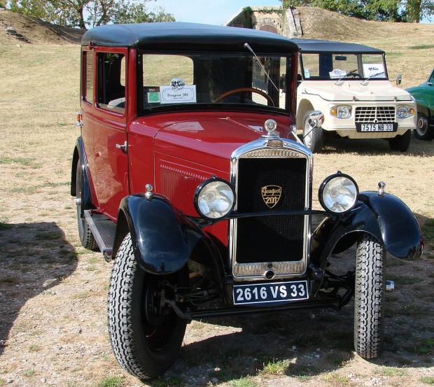 1024px-Peugeot_201_1930_04