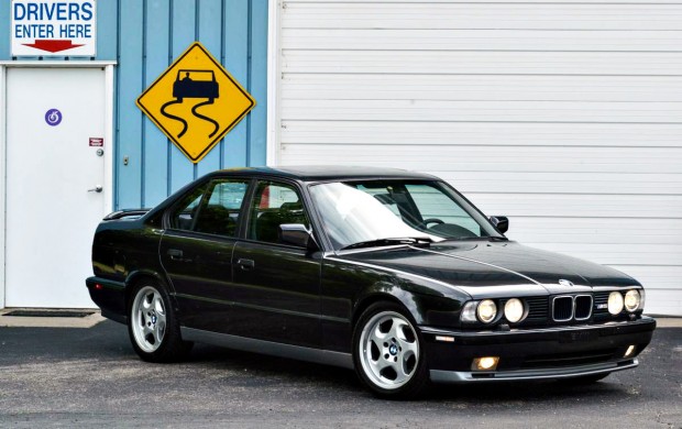 1993-BMW-E34-M5-with-a-M70-V12-04