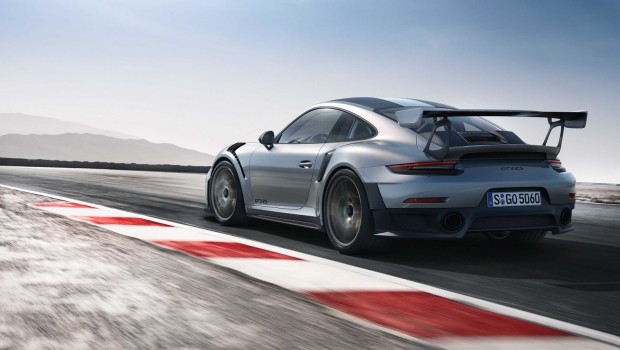 Porsche-911-GT2-RS-5