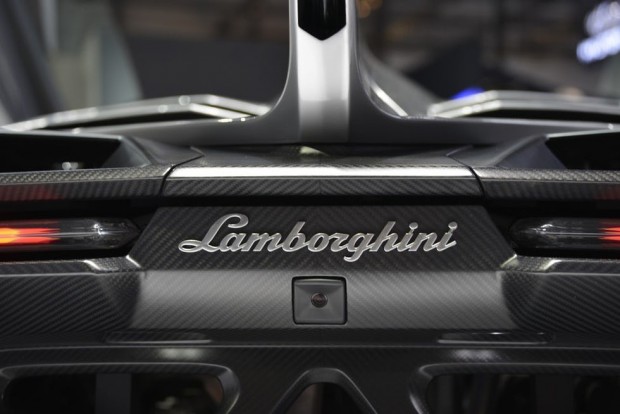 lamborghini-carbon-fiber-houston-methodist-6