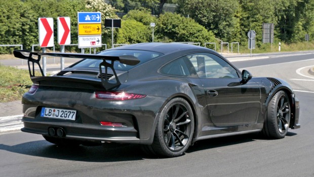 2018-porsche-911-gt3-rs-spy-photo-2