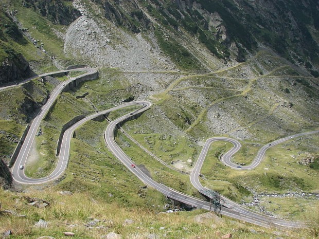 800px-Transfagarasan_twisty_road