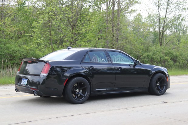 Chrysler-300-SRT-Spied-8-copy