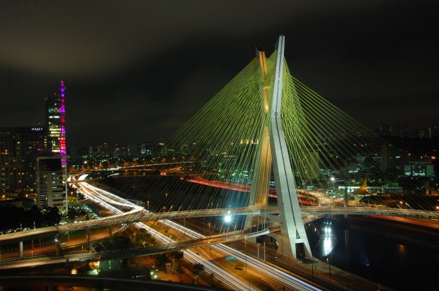 Ponte_Estaiada_-_São_Paulo_-_Brazil_(3192059946)