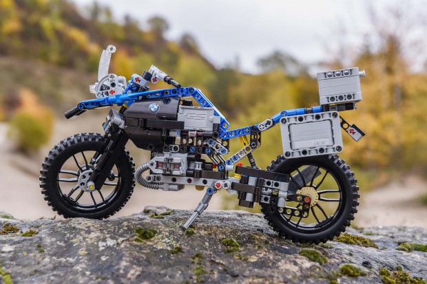 BMW-R1200GS-Lego-Technic-outdoor-01