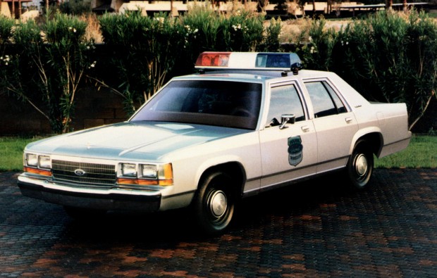 ford_ltd_crown_victoria_1