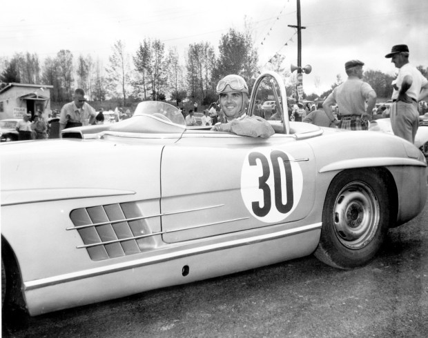 Paul O´Shea gewinnt mit einem Mercedes-Benz 300 SLS.