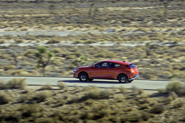 2019-Hyundai-Veloster-17