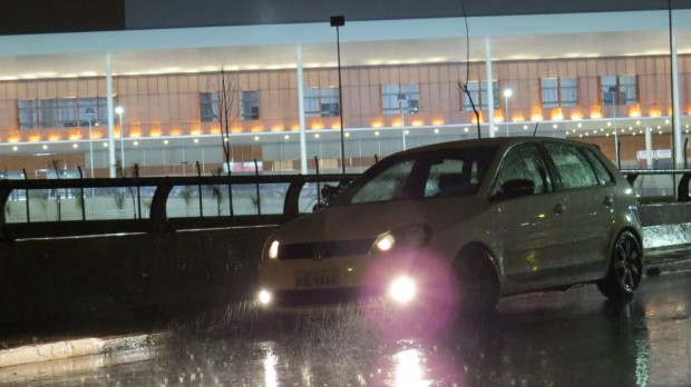 Vw%20Polo%20na%20chuva%202.png