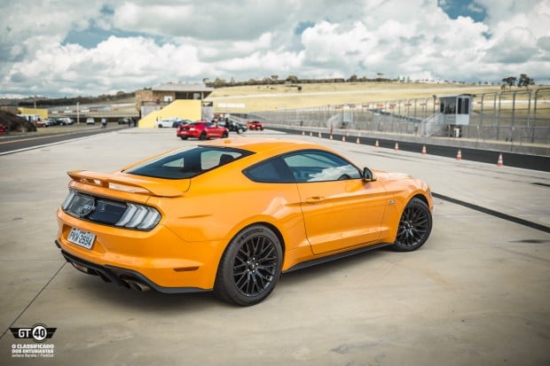 mustang-gt-premium-2018-flatout-16