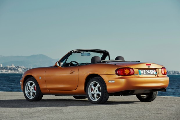 mazda_mx-5_roadster_39