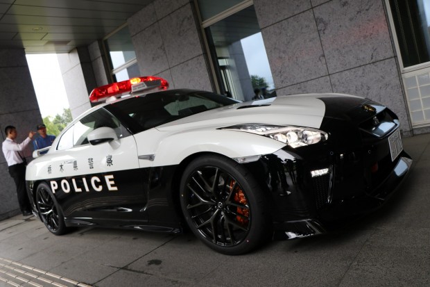 64199cf2-nissan-gt-r-police-car-9