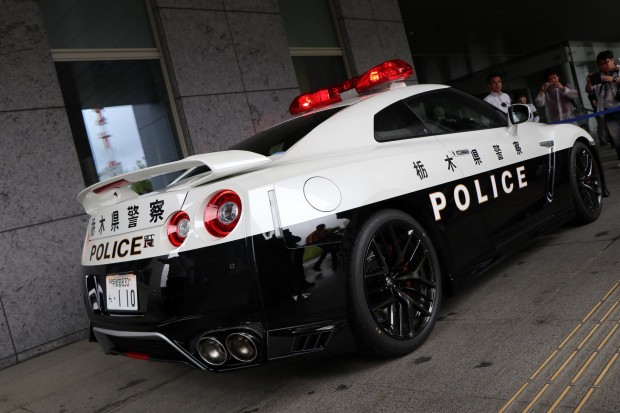 751a5d59-nissan-gt-r-police-car-12