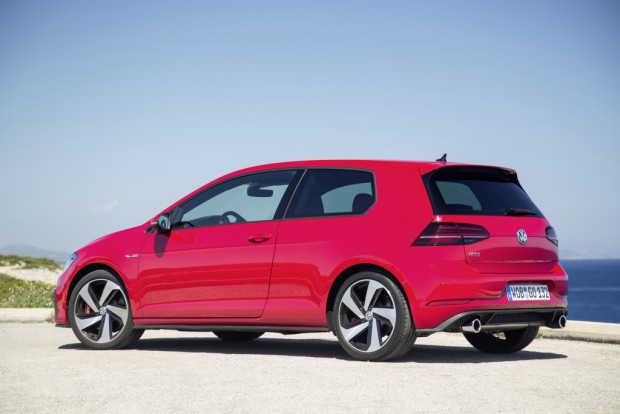 volkswagen_golf_gti_performance_3-door_45