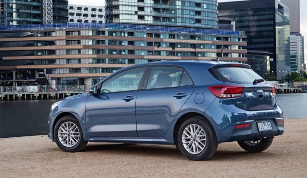 2017-Kia-Rio-Si-rear