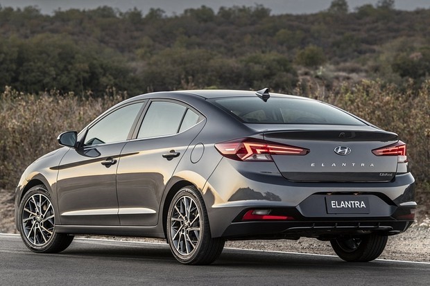 hyundai-elantra-2019-1600-06