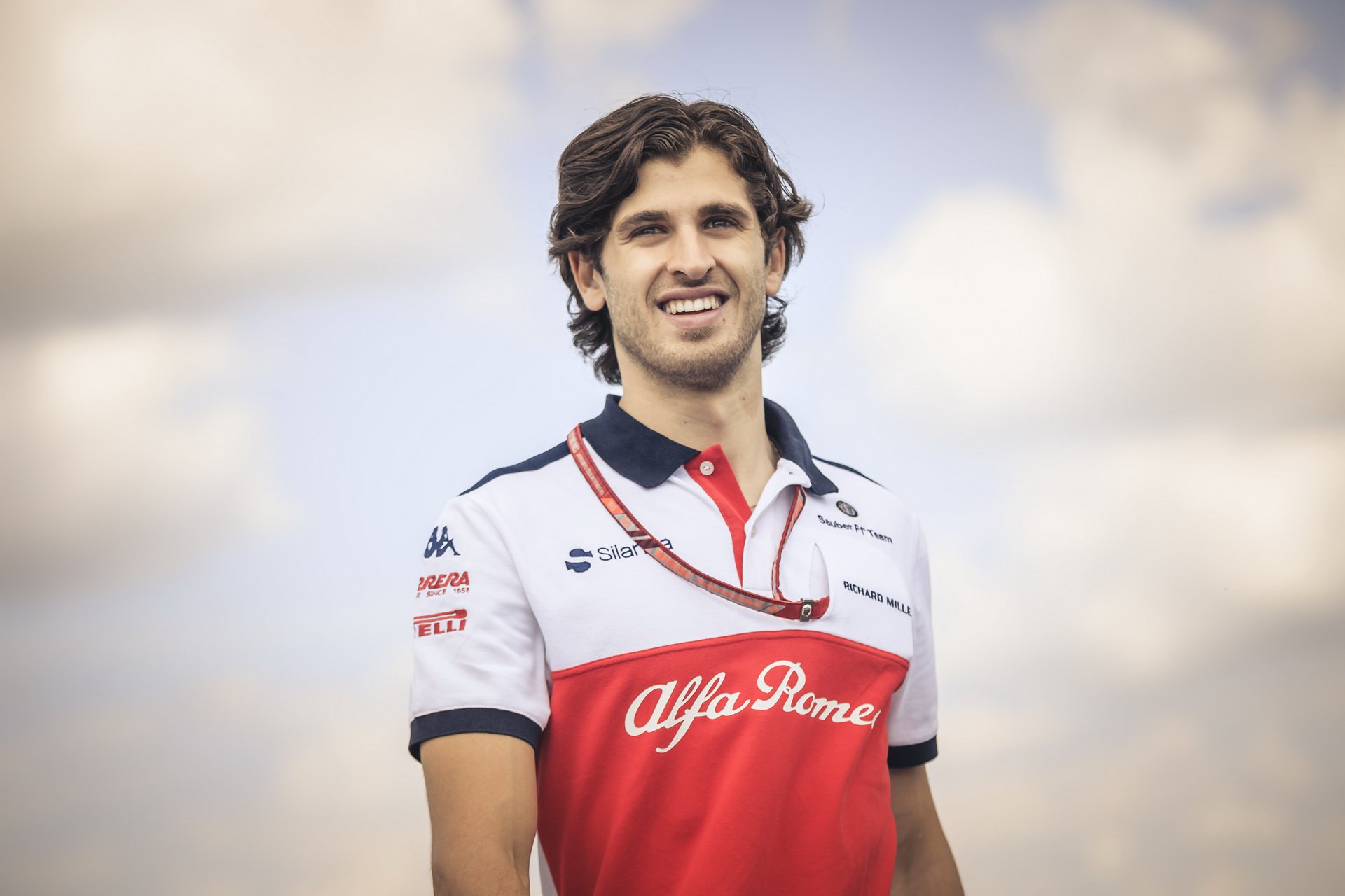 11d5f36d-f1-sauber-signs-antonio-giovinazzi-for-2019-1