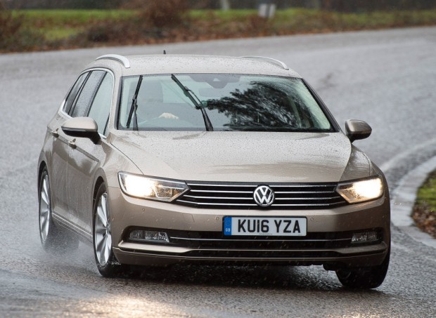 volkswagen_passat_estate_bluemotion_22