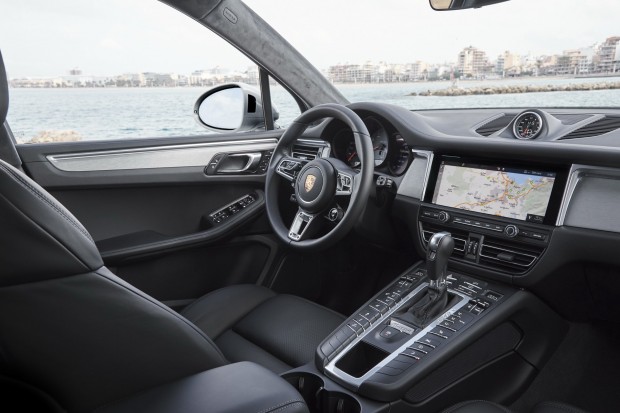 244735b3-2019-porsche-macan-s-05